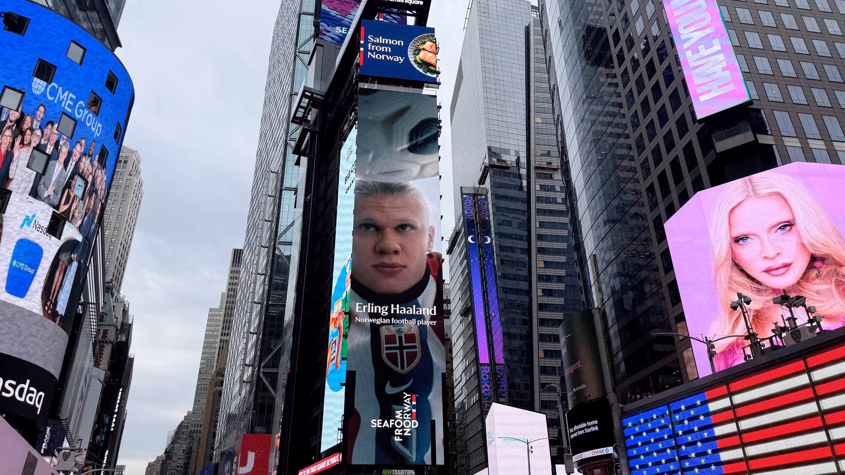 Norsk sjømat på Times Square med Haaland som frontfigur