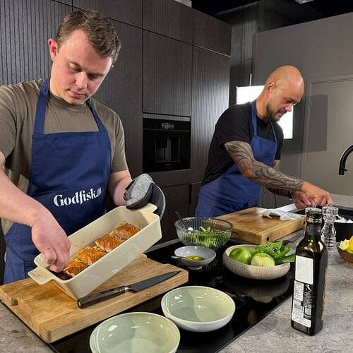 Aron Espeland (til venstre) er kokk for det norske landslaget under fotball-VM, mens Christian André Pettersen er Norges kandidat til Bocuse D'Or 2027. Foto: Dag Sørli, Norges sjømatråd