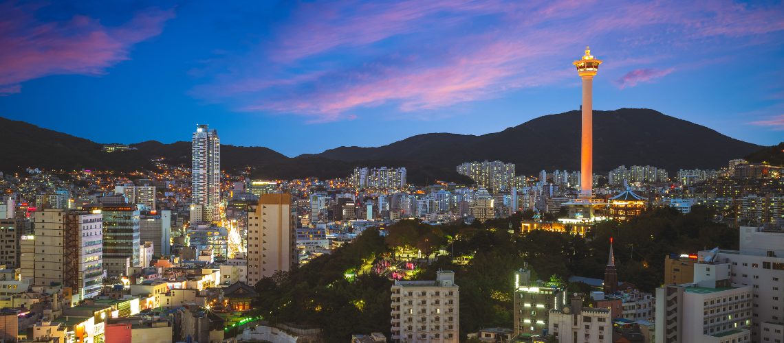 Busan by om kvelden