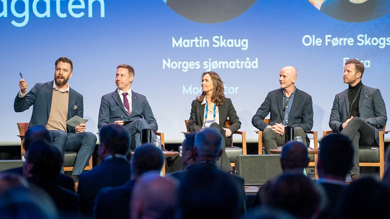 Fra "Sjømaten i spagaten" - panelsamtale. F.v.: Martin Skaug, Sjømatrådet, Even Tronstad Sagebakken, Statssekretær, Camilla Beck, Sjømatrådet, Owen Westergård, Lerøy Seafood og Ole Førre Skogstø, Extra. Fotograf: Alexander Henriksen