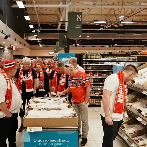 Over 40 ansatte fra Brødrene Karlsen var i Portugal for å følge råvaren sin helt til tallerkenen. Foto: R2