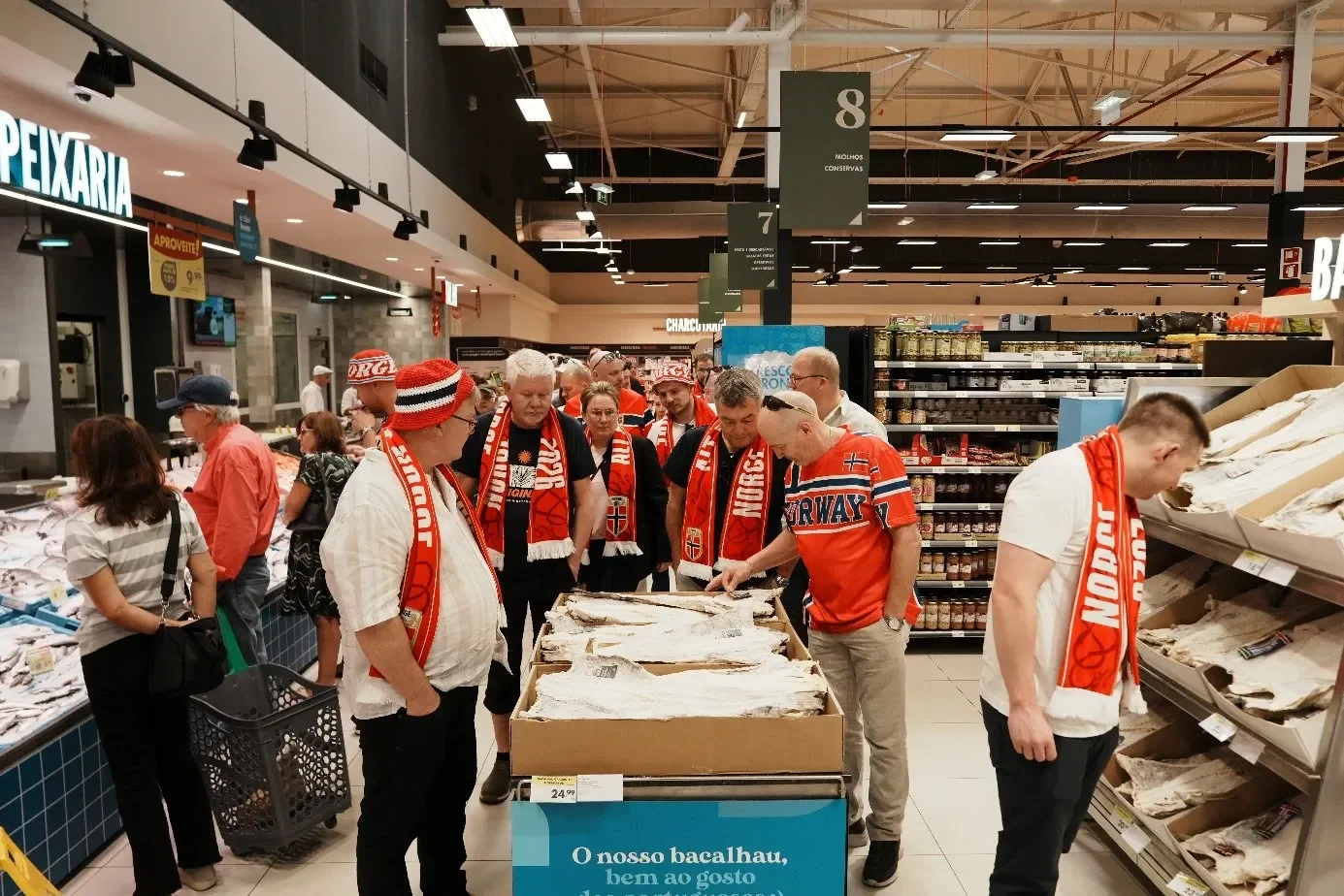 Over 40 ansatte fra Brødrene Karlsen var i Portugal for å følge råvaren sin helt til tallerkenen. Foto: R2