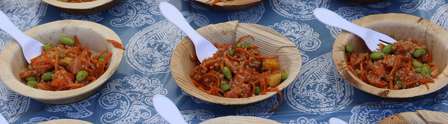 Det er laksepoke som står på menyen under P4s sommerturné. Poken til «3 i uka» består av laks, mango, edamamebønner, gulrot, quinoa og soyadressing.
