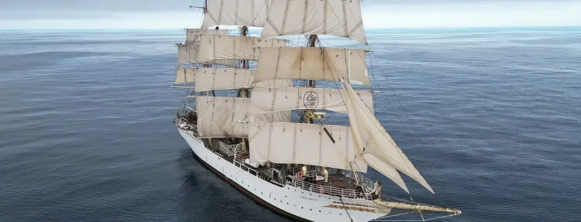 Seilskuta «Sørlandet» ute på havet.
