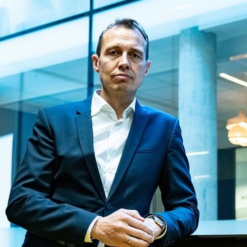 Sjømatrådets adm.dir Christian Chramer poengterer at krigen i Midtøsten særlig preger vareflyten for laks og ørret, med høyere transportkostnader, redusert fraktkapasitet og redusert turisme. Foto: Knut Aaserud.