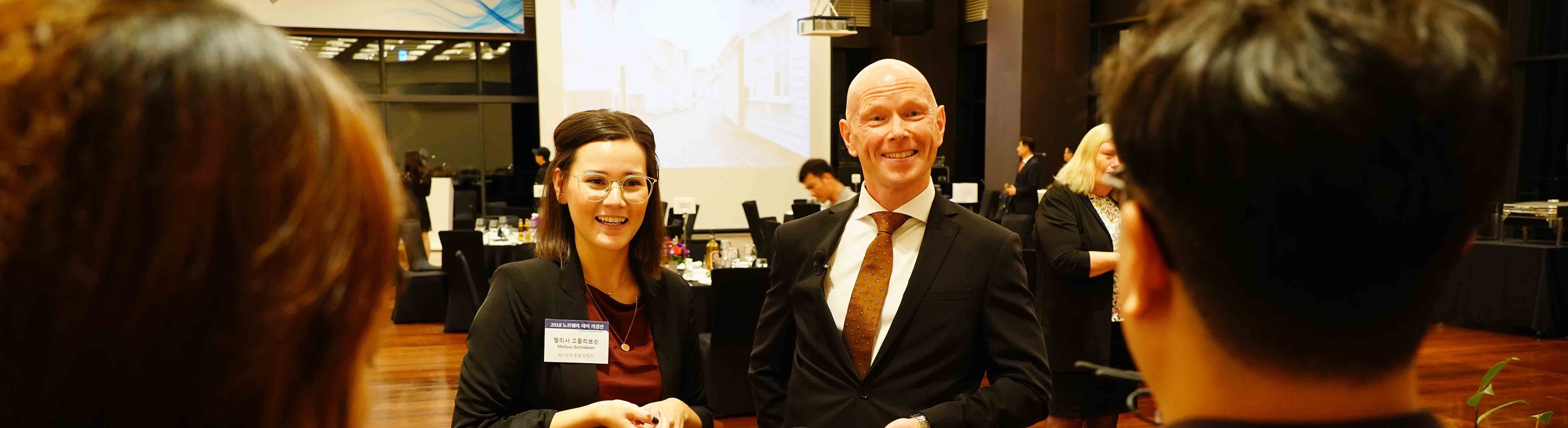 Prosjektleder i Sør-Korea, Melissa Gotliebsen, og Norges ambassadør til Sør-Korea, Frode Solberg.