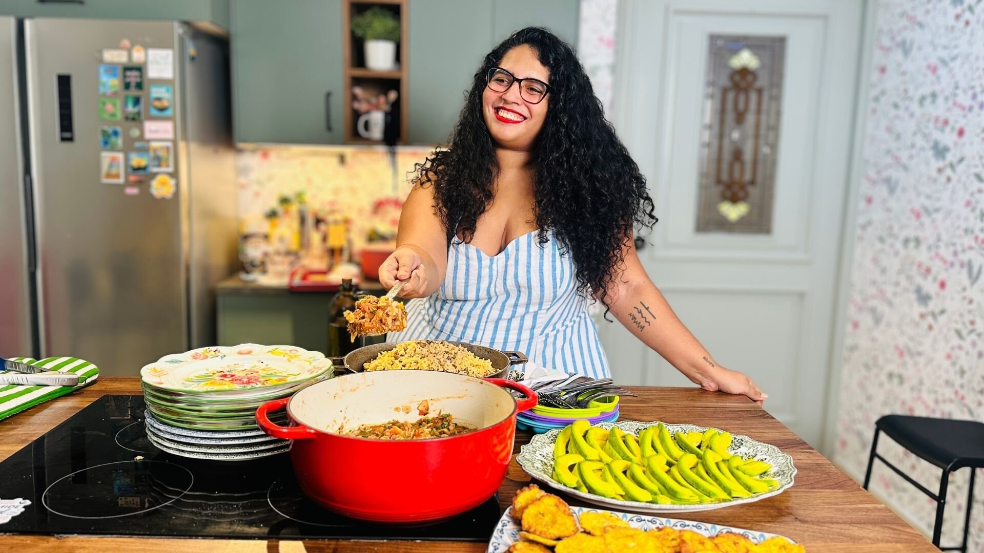 Arantxa tilbereder bacalao til dem hun er glad i.