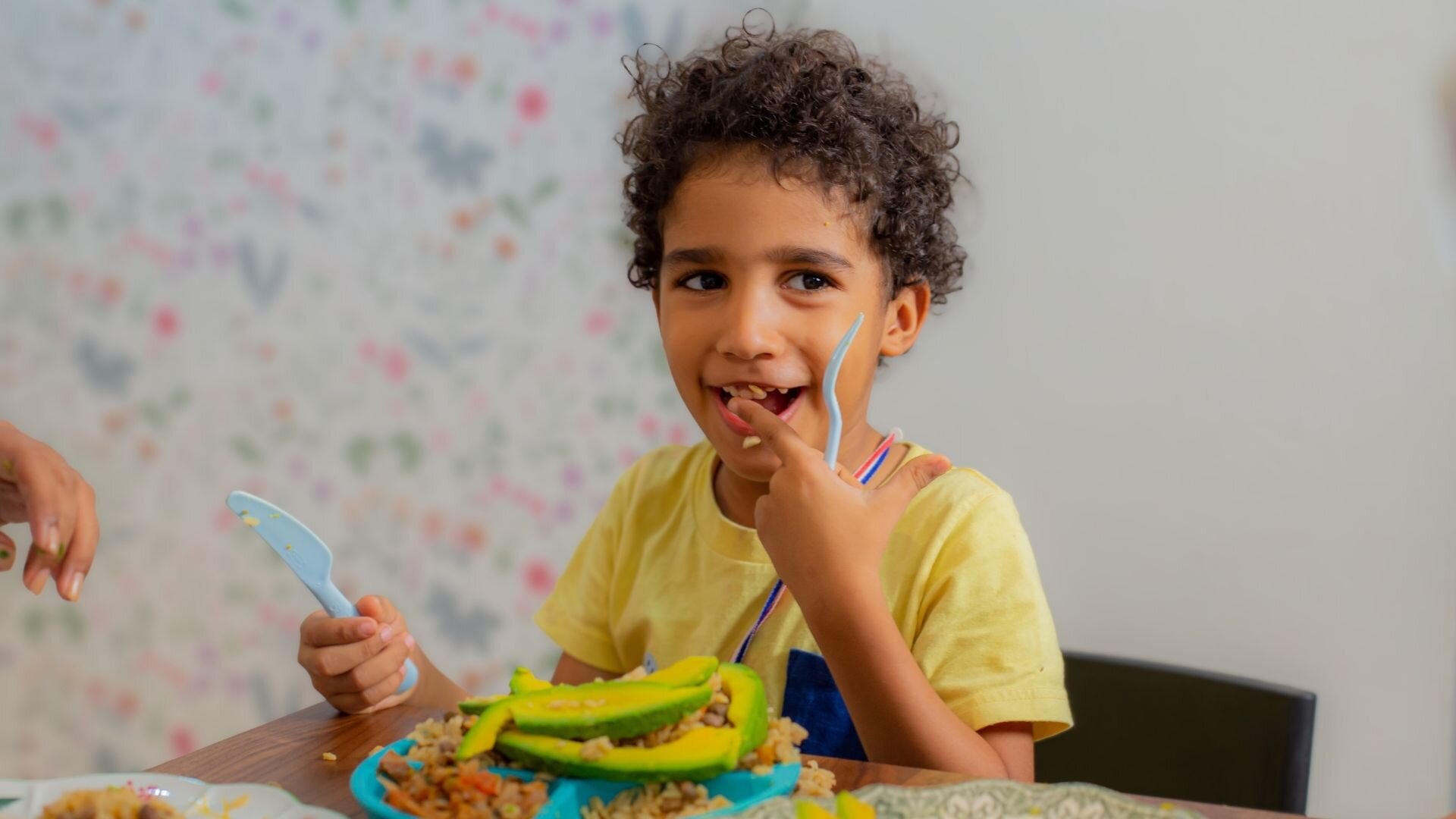 Santiago spiser både avokado og klippfisk