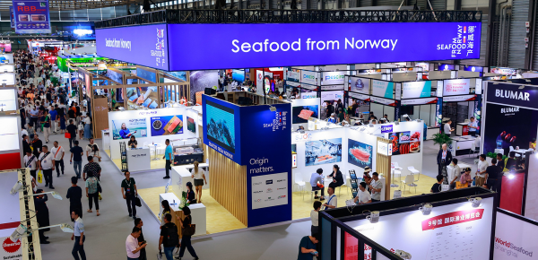Seafood from Norway paviljong med ulike selskap som utstillere