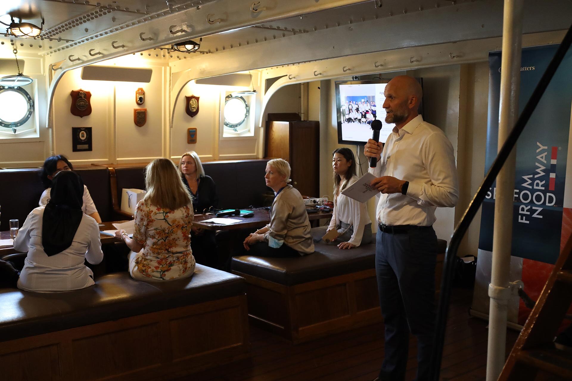 Asbjørn W. Rørtveit formidler